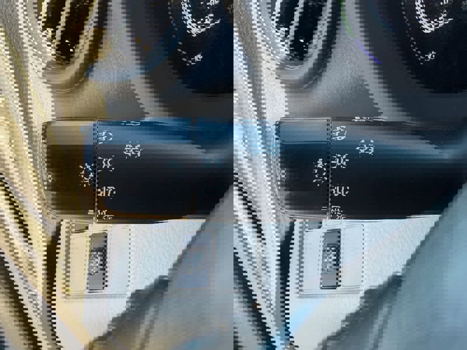 Used 2014 Toyota RAV4 EV FWD image 27