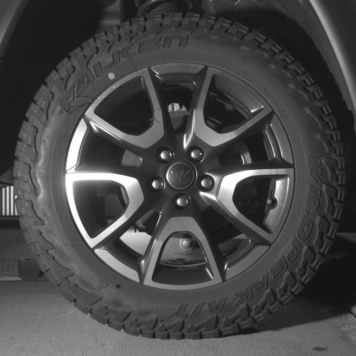 Used 2025 Jeep Compass Trailhawk AWD/4WD image 15