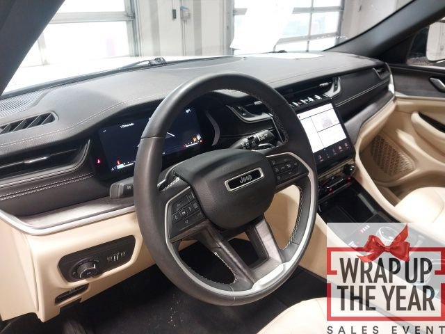 Used 2023 Jeep Grand Cherokee Limited w/ Luxury Tech Group II image 5
