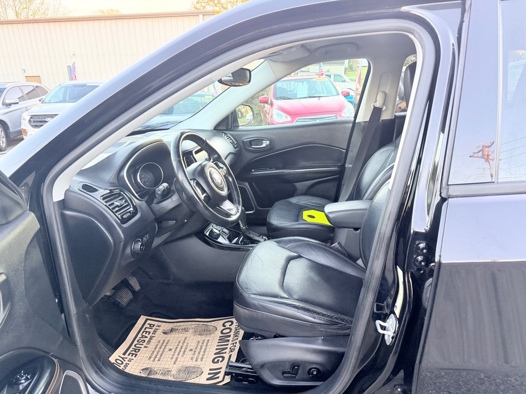 Used 2018 Jeep Compass Limited w/ Navigation Group AWD/4WD image 11