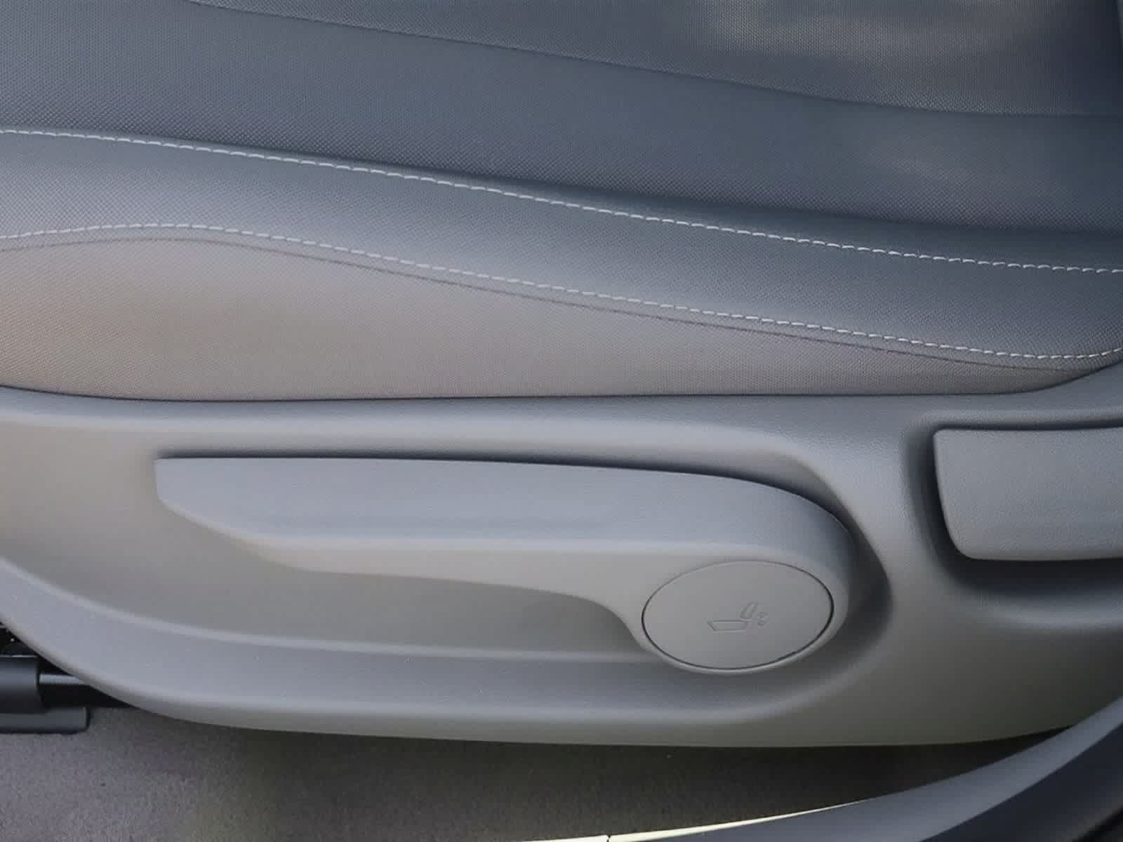 Used 2025 Hyundai Elantra SEL FWD image 29