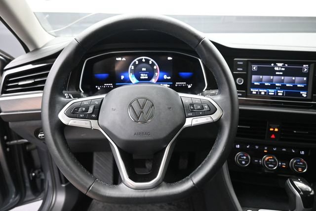 Used 2023 Volkswagen Jetta SE FWD image 7