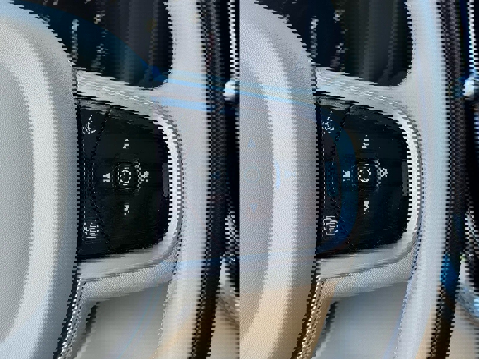 Used 2021 Volvo S60 T5 Momentum w/ Climate Package image 25