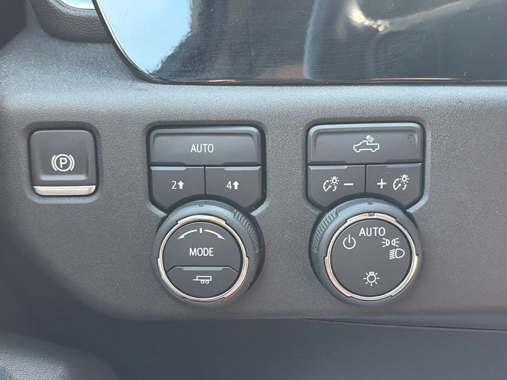 Used 2025 Chevrolet Silverado 1500 LT AWD/4WD image 16