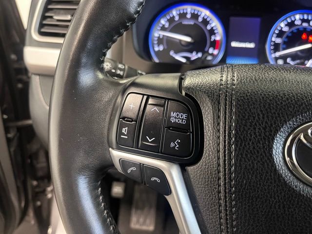 Used 2017 Toyota Highlander Limited Platinum w/ Carpet Mat Package AWD/4WD image 25