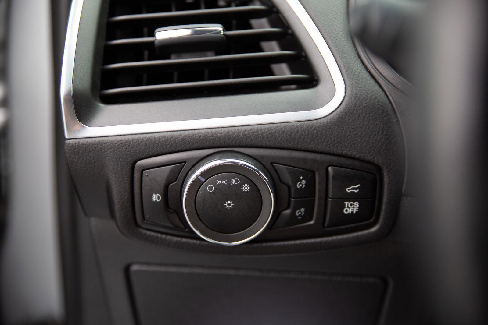 Used 2024 Ford Edge Titanium image 18