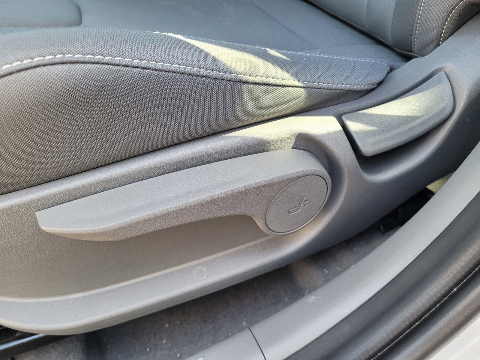 Used 2025 Hyundai Elantra Blue image 20