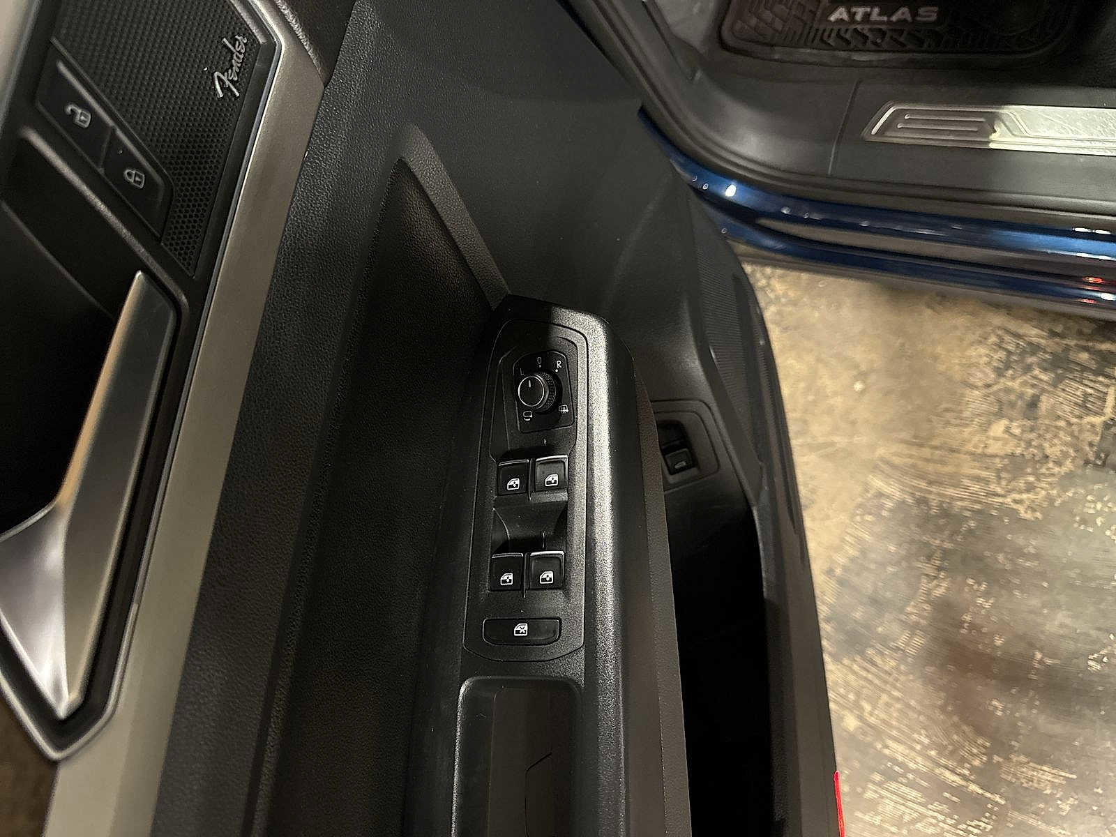 Used 2018 Volkswagen Atlas SEL Premium AWD/4WD image 24