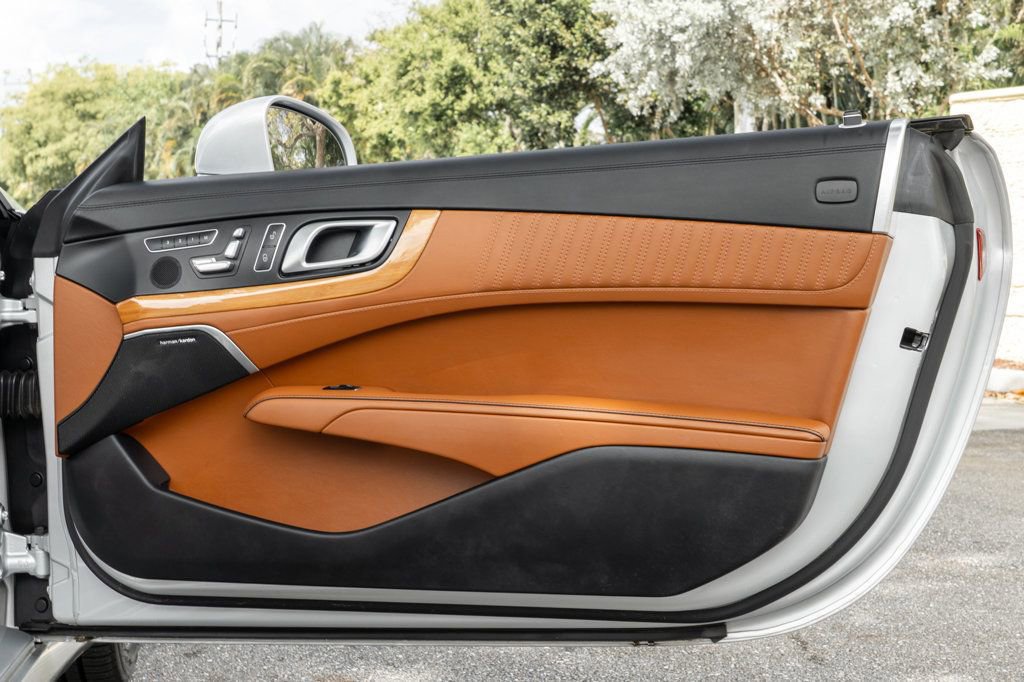 Used 2016 Mercedes-Benz SL 550 image 27
