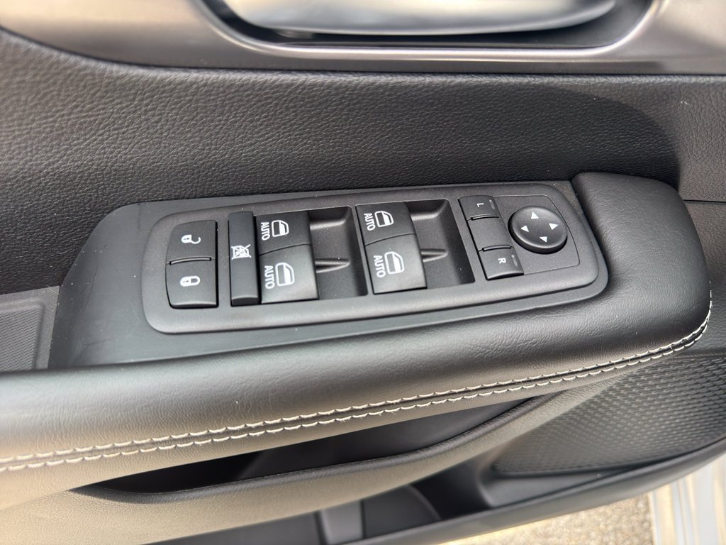 New 2026 Chrysler Pacifica Select FWD image 11