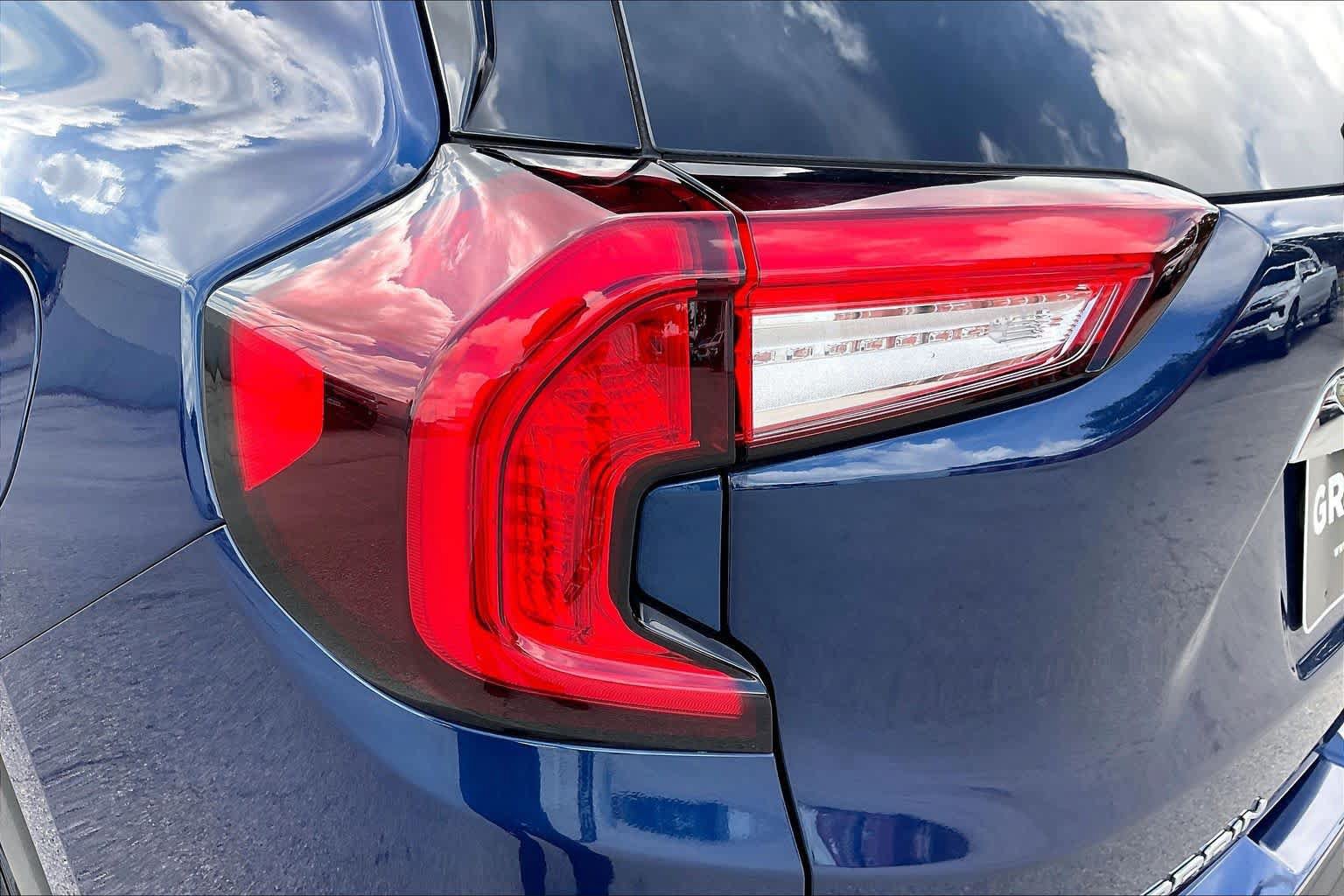 Used 2022 GMC Terrain SLE w/ Driver Convenience Package FWD image 27