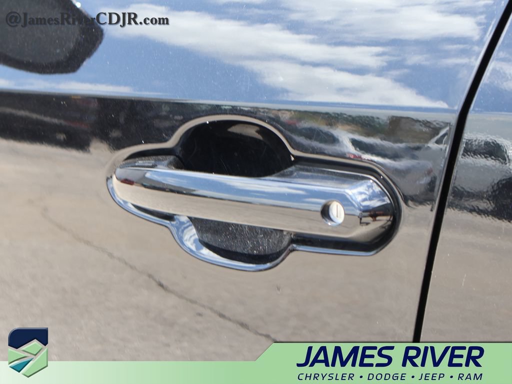 Used 2025 Toyota RAV4 XLE AWD/4WD image 19