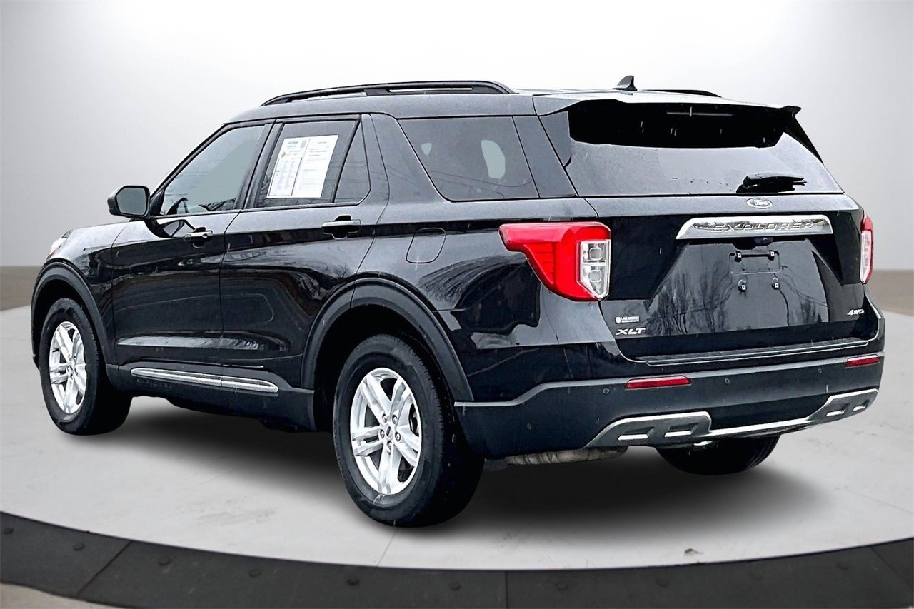 Used 2023 Ford Explorer XLT w/ Equipment Group 202A image 6