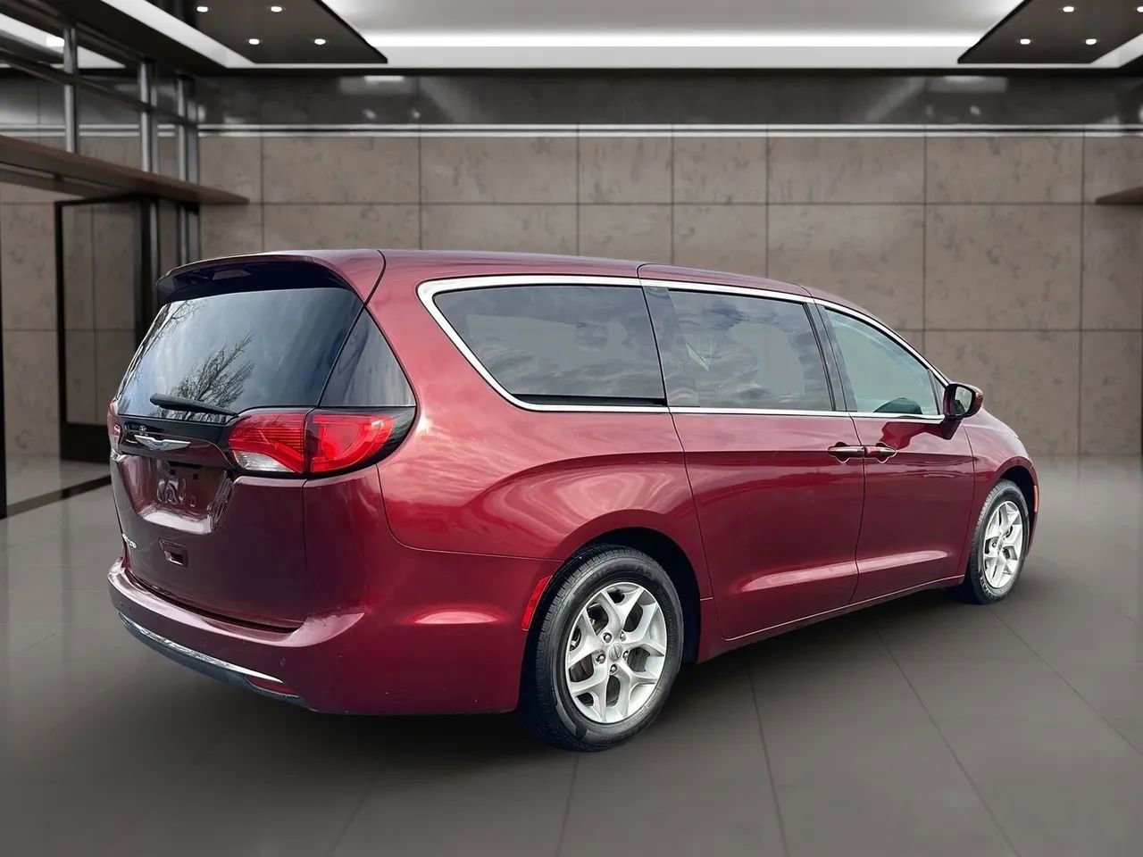 Used 2019 Chrysler Pacifica Touring Plus w/ Tire & Wheel Group image 5