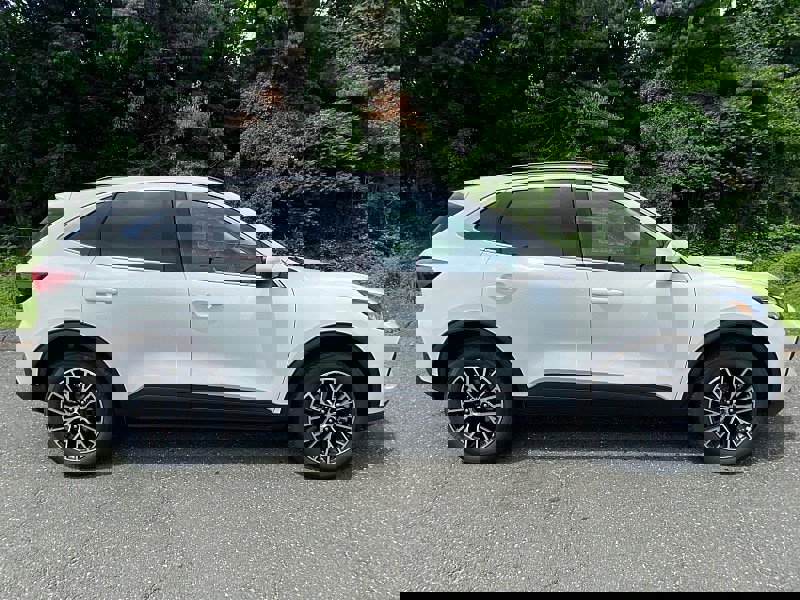 New 2025 Ford Escape PHEV image 11