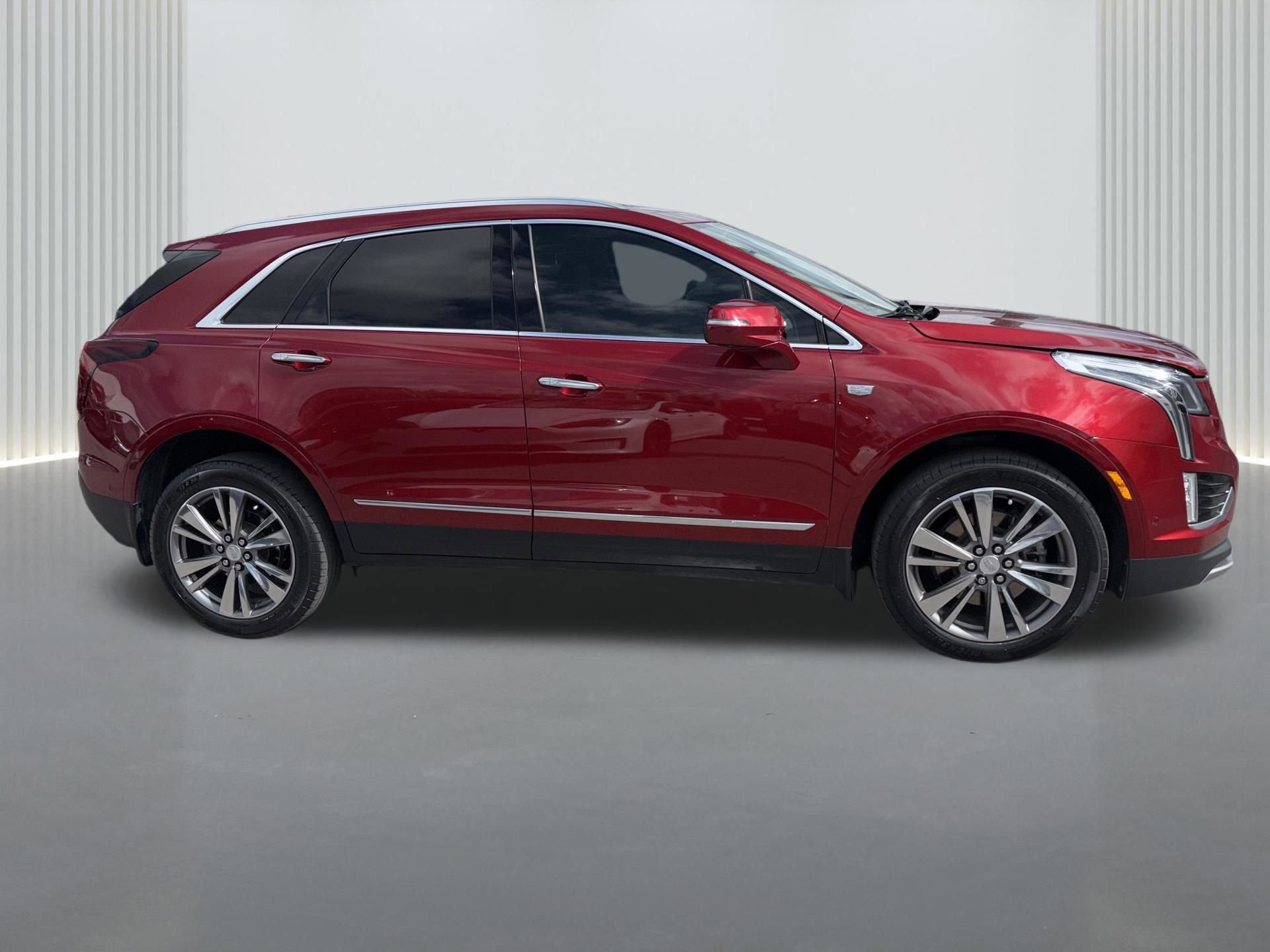 Used 2021 Cadillac XT5 Premium Luxury w/ Platinum Package FWD image 3