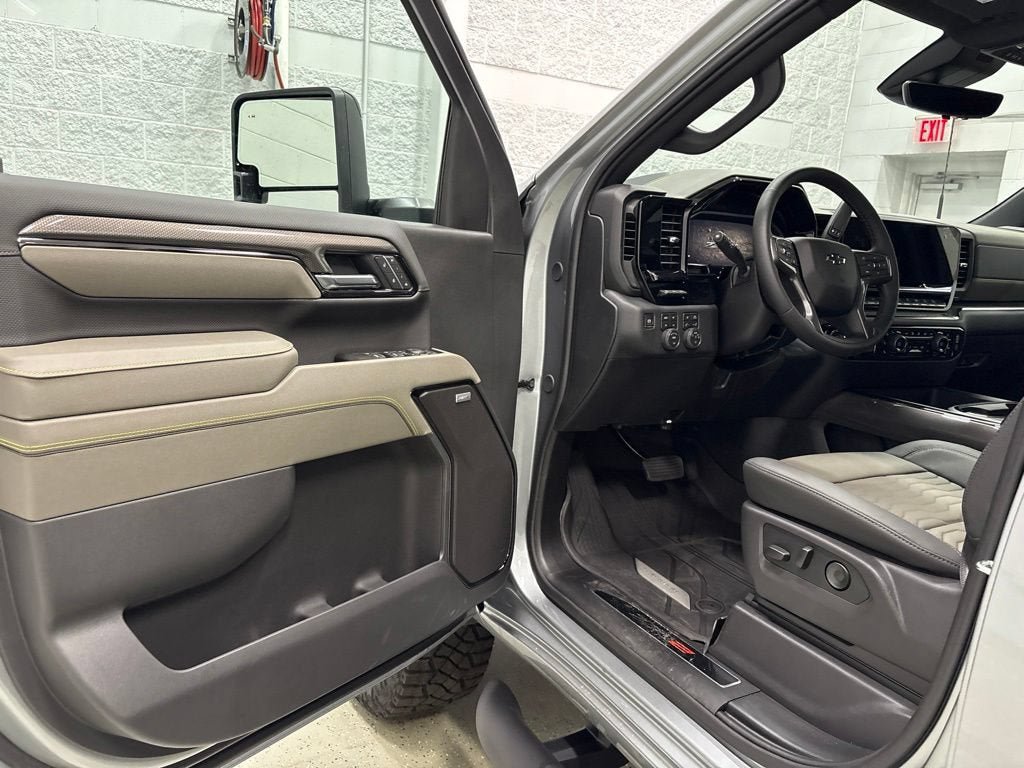 New 2026 Chevrolet Silverado 2500 ZR2 w/ LPO, Dark Essentials Package AWD/4WD image 15