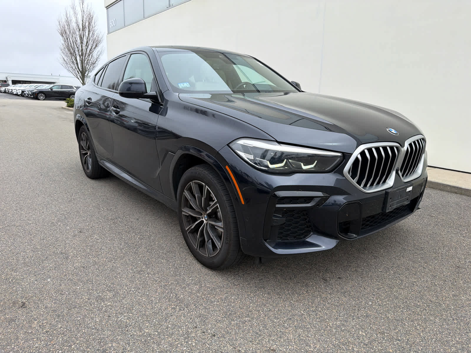 Used 2022 BMW X6 xDrive40i w/ M Sport Package AWD/4WD image 2
