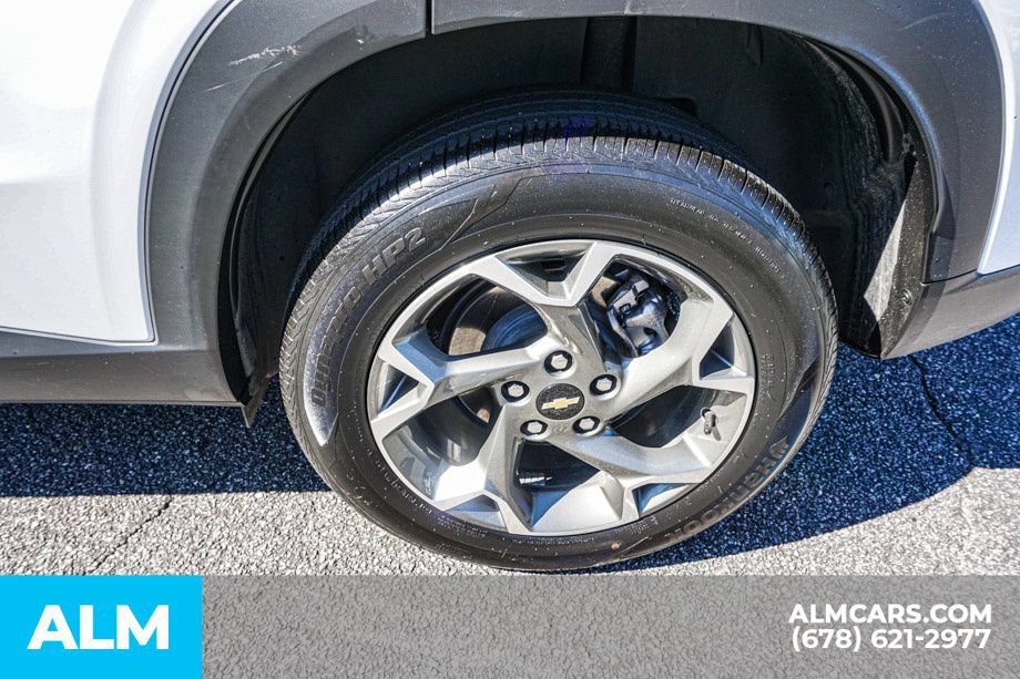 Used 2025 Chevrolet Trax LT FWD image 16
