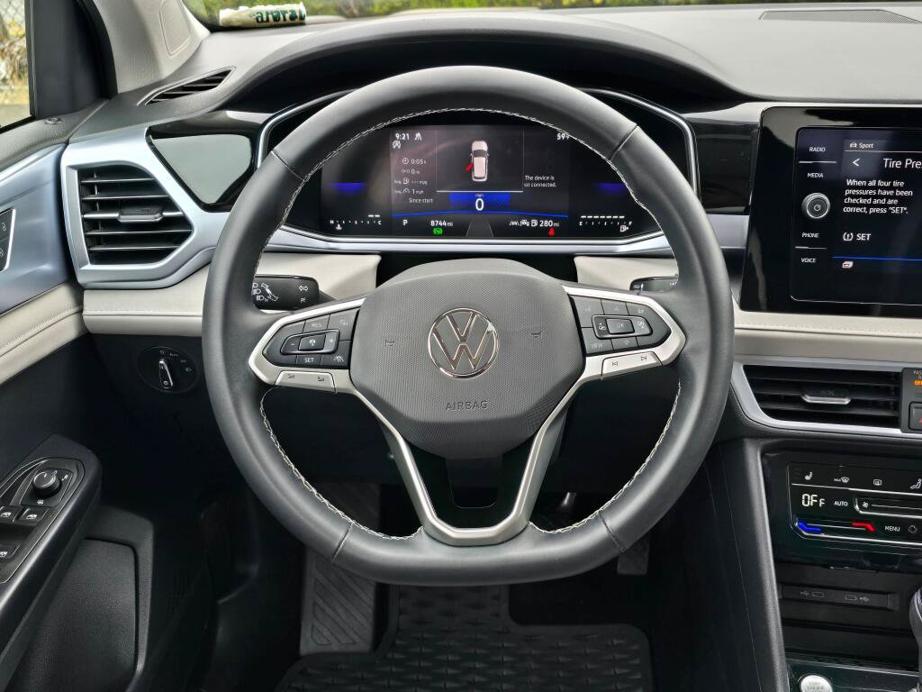 Certified 2025 Volkswagen Taos SE AWD/4WD image 19