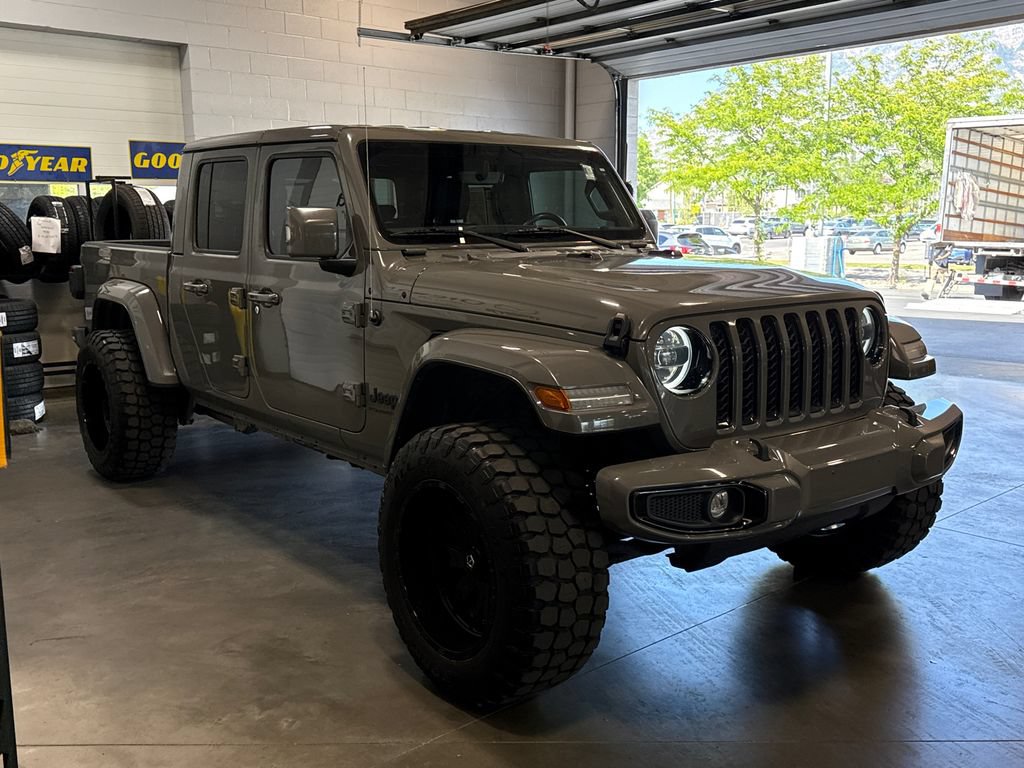 Used 2023 Jeep Gladiator Overland AWD/4WD image 3