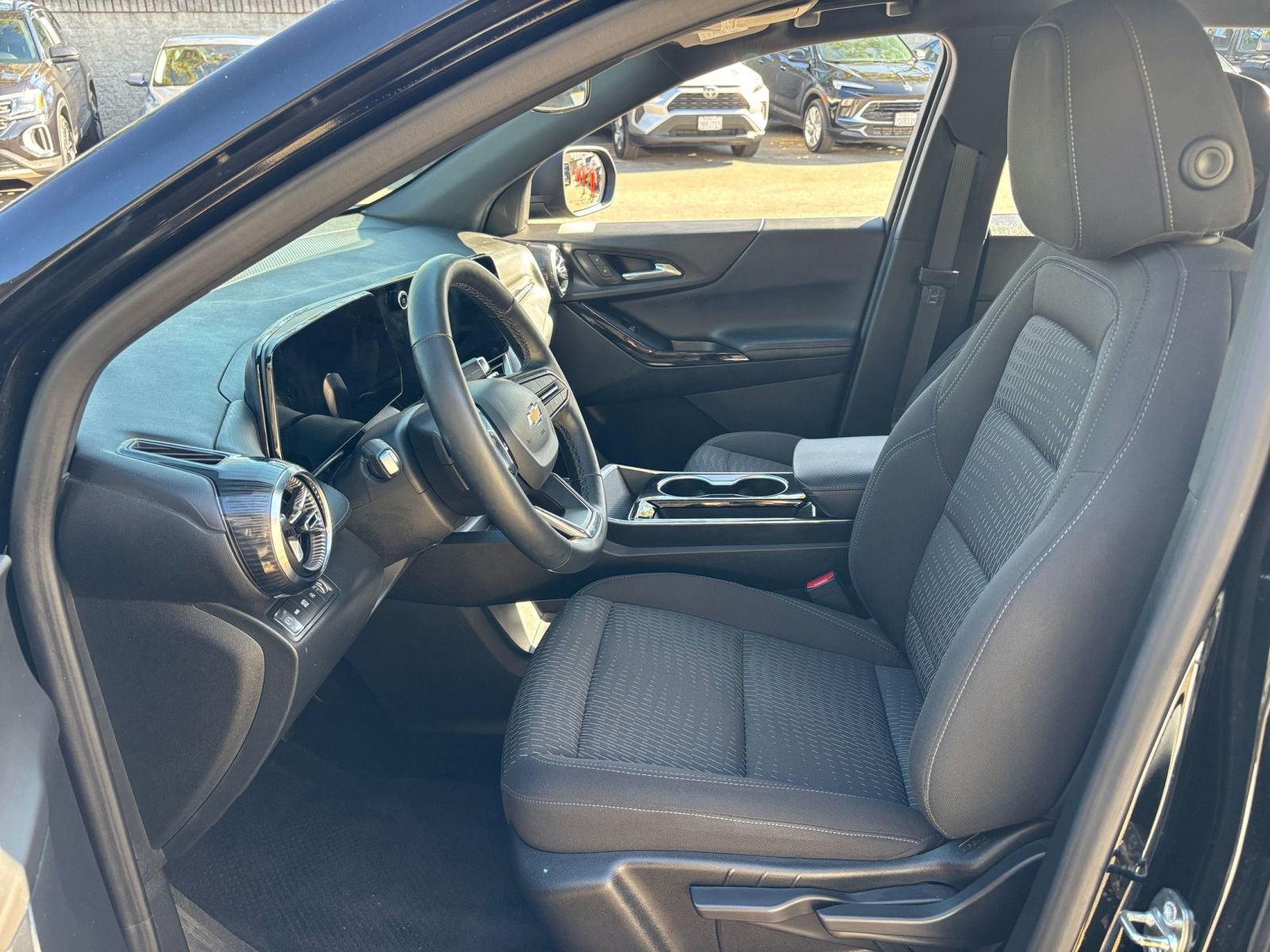 Used 2025 Chevrolet Equinox LT AWD/4WD image 27