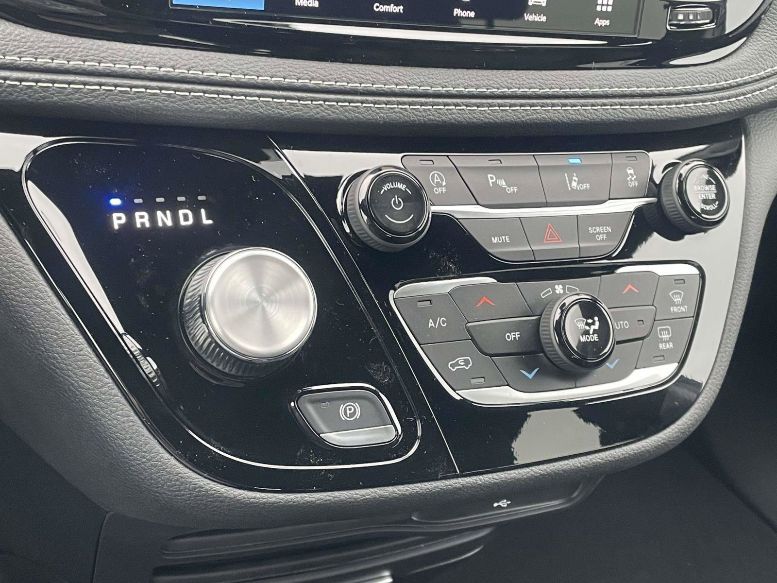 New 2026 Chrysler Pacifica Select w/ S Appearance Package FWD image 9