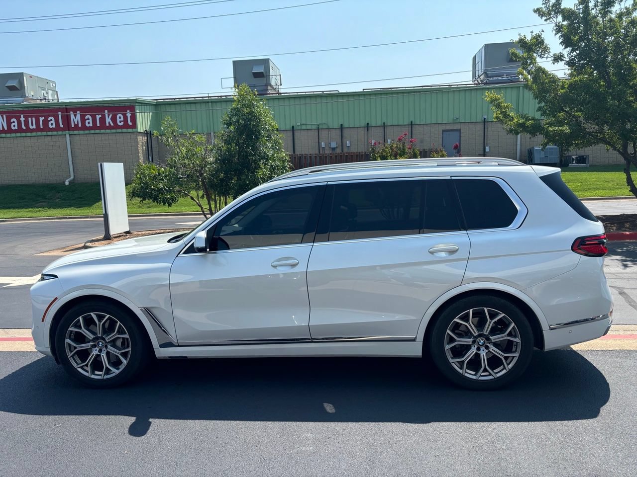 Used 2024 BMW X7 xDrive40i AWD/4WD image 6