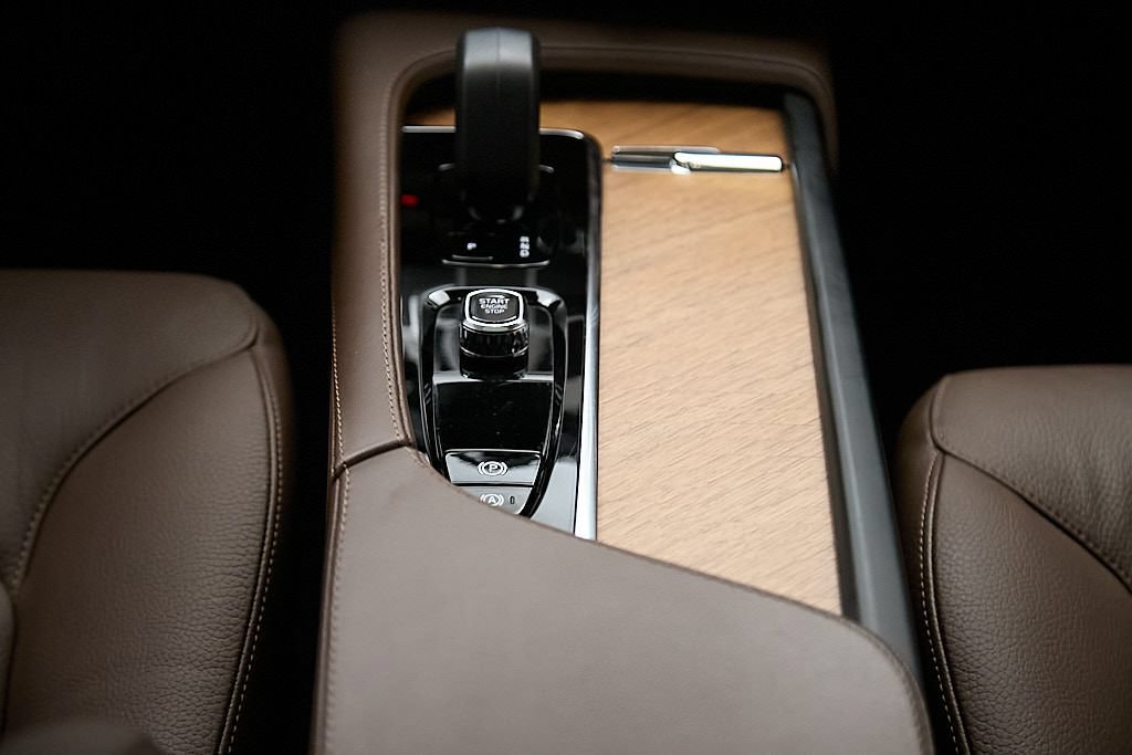 Certified 2023 Volvo XC90 B6 Plus w/ Protection Package Premier AWD/4WD image 28