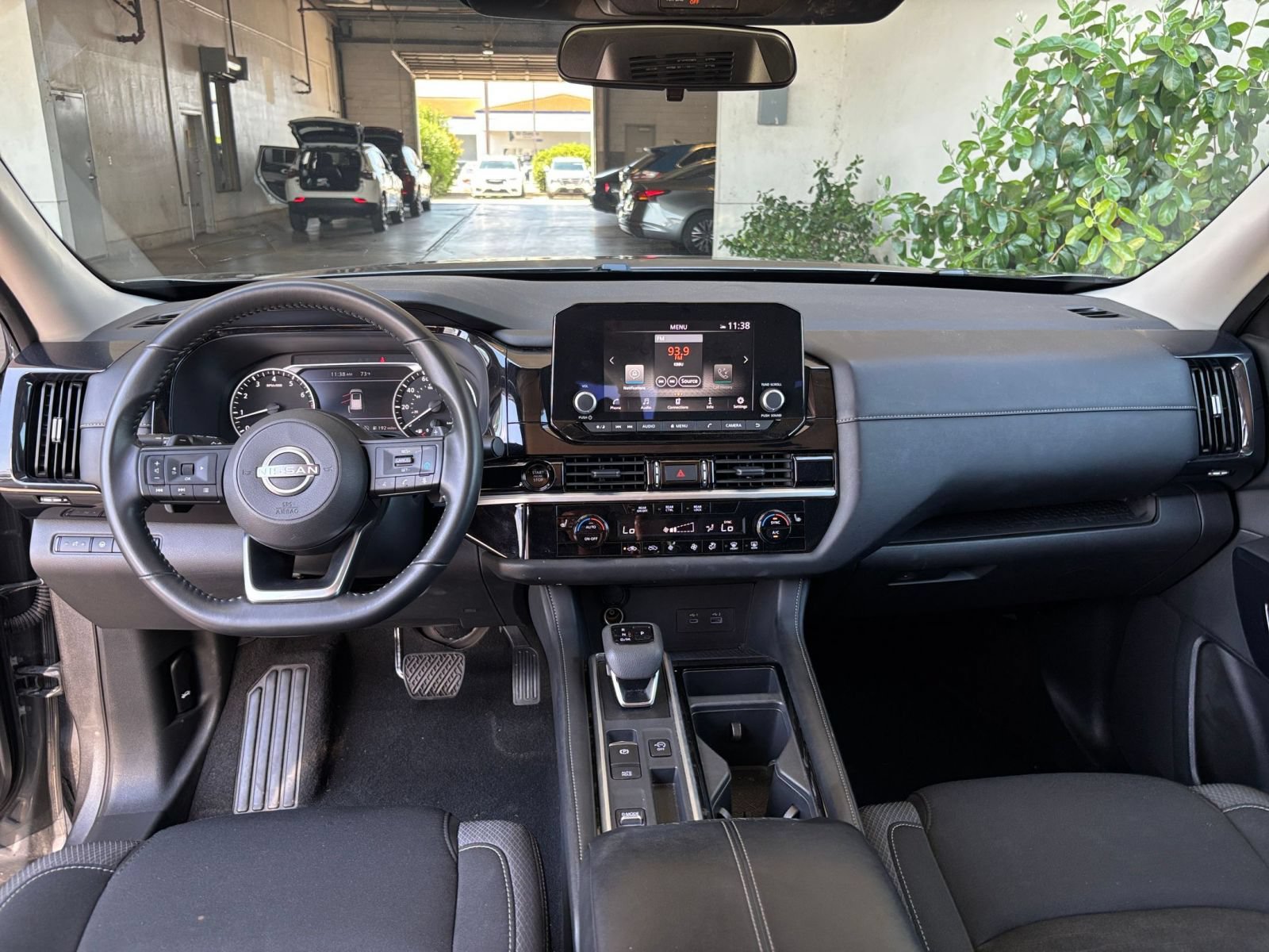 Used 2025 Nissan Pathfinder SV FWD image 36