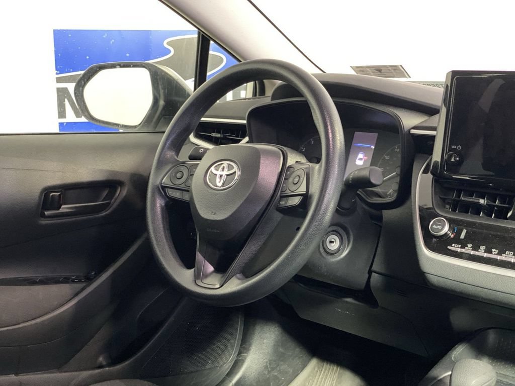 Used 2025 Toyota Corolla LE FWD image 10