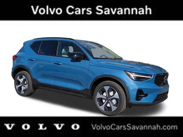 New 2025 Volvo XC40 B5 Plus w/ Protection Package Premier video 1