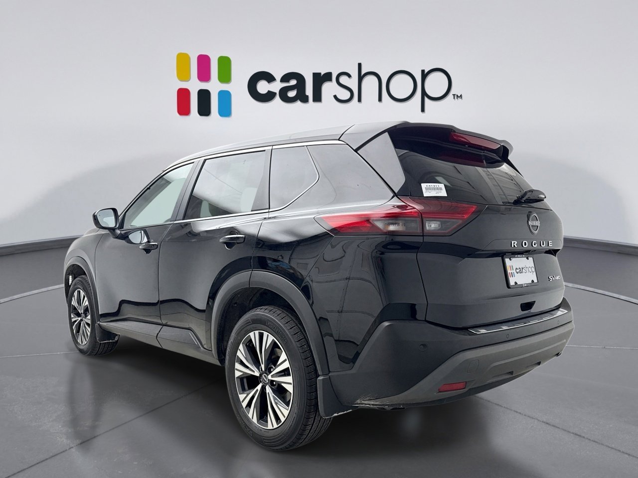 Used 2023 Nissan Rogue SV image 3