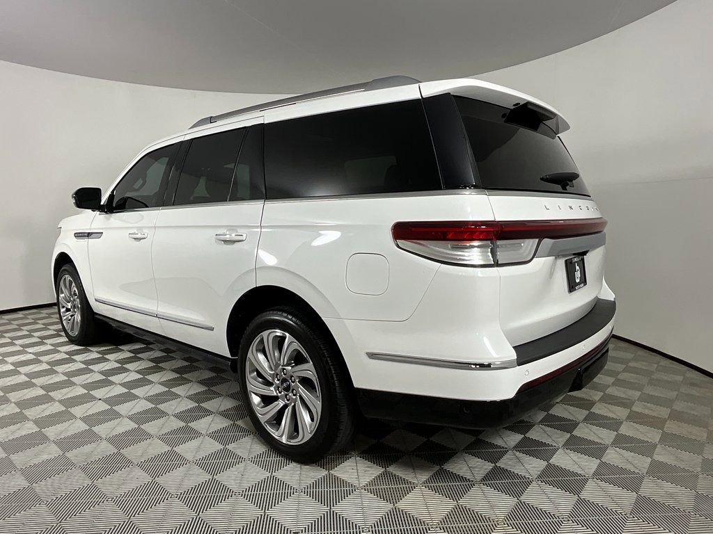 Used 2024 Lincoln Navigator Premiere image 3