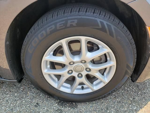 Used 2017 Chrysler Pacifica Touring FWD image 28