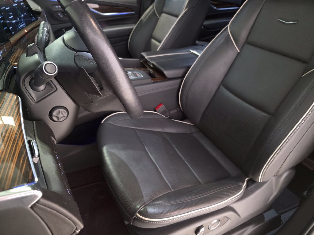 Used 2023 Cadillac Escalade Premium Luxury AWD/4WD image 20