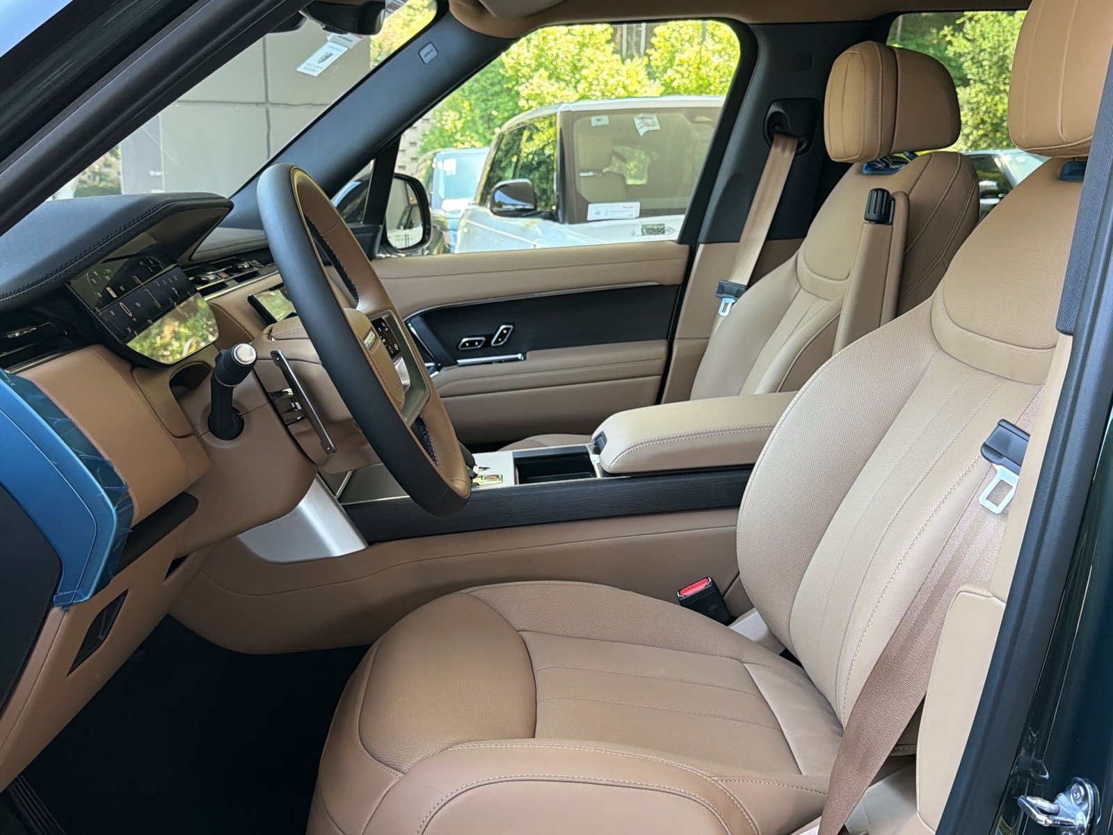 New 2026 Land Rover Range Rover Long Wheelbase SE AWD/4WD image 5