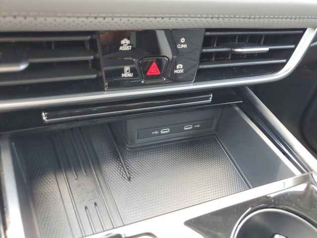 Certified 2025 Volkswagen Atlas Peak Edition SE AWD/4WD image 33