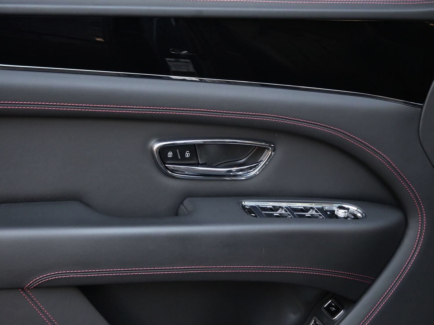 Used 2024 Bentley Bentayga Extended Wheelbase AWD/4WD image 15