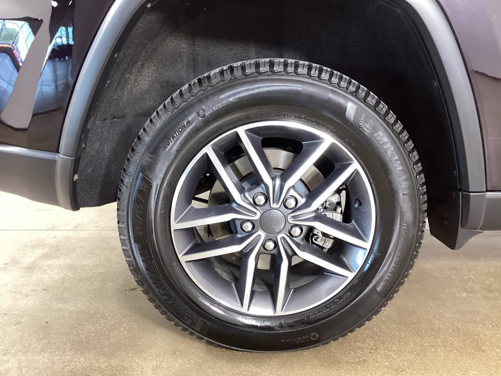 Used 2021 Jeep Grand Cherokee Limited AWD/4WD image 38