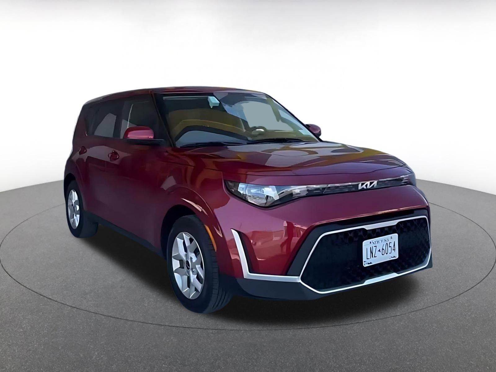 Used 2025 Kia Soul LX w/ LX Technology Package FWD image 3