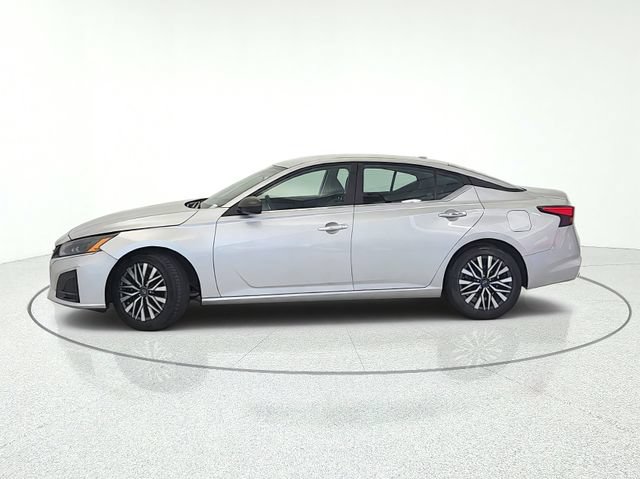 Used 2024 Nissan Altima 2.5 SV FWD image 2