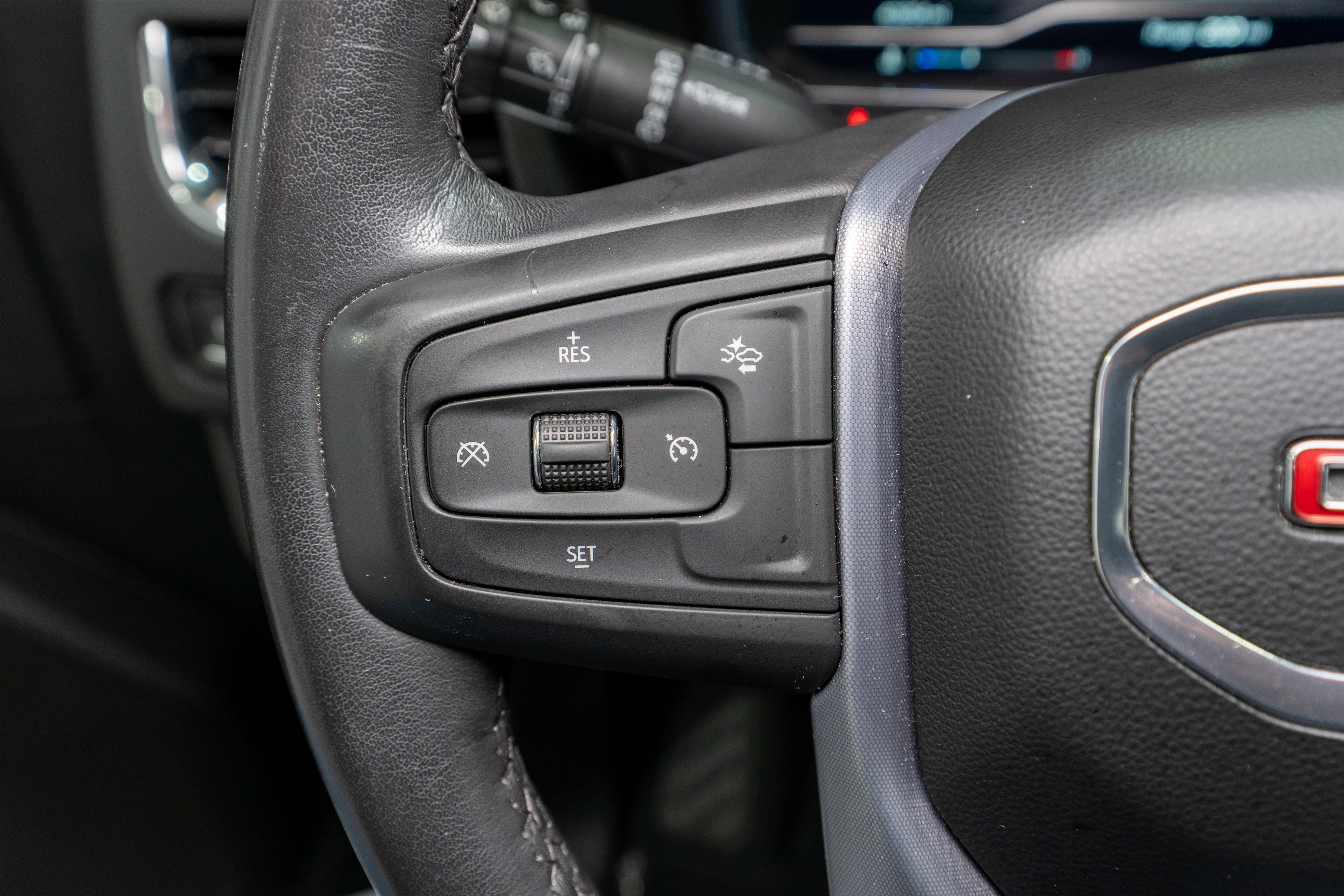 Used 2023 GMC Yukon SLE w/ Gmc Pro Safety Plus Package image 24