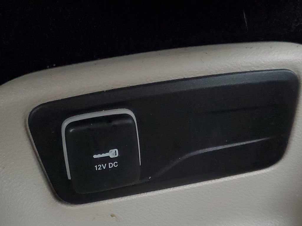 Used 2024 Chrysler Pacifica Touring-L FWD image 26