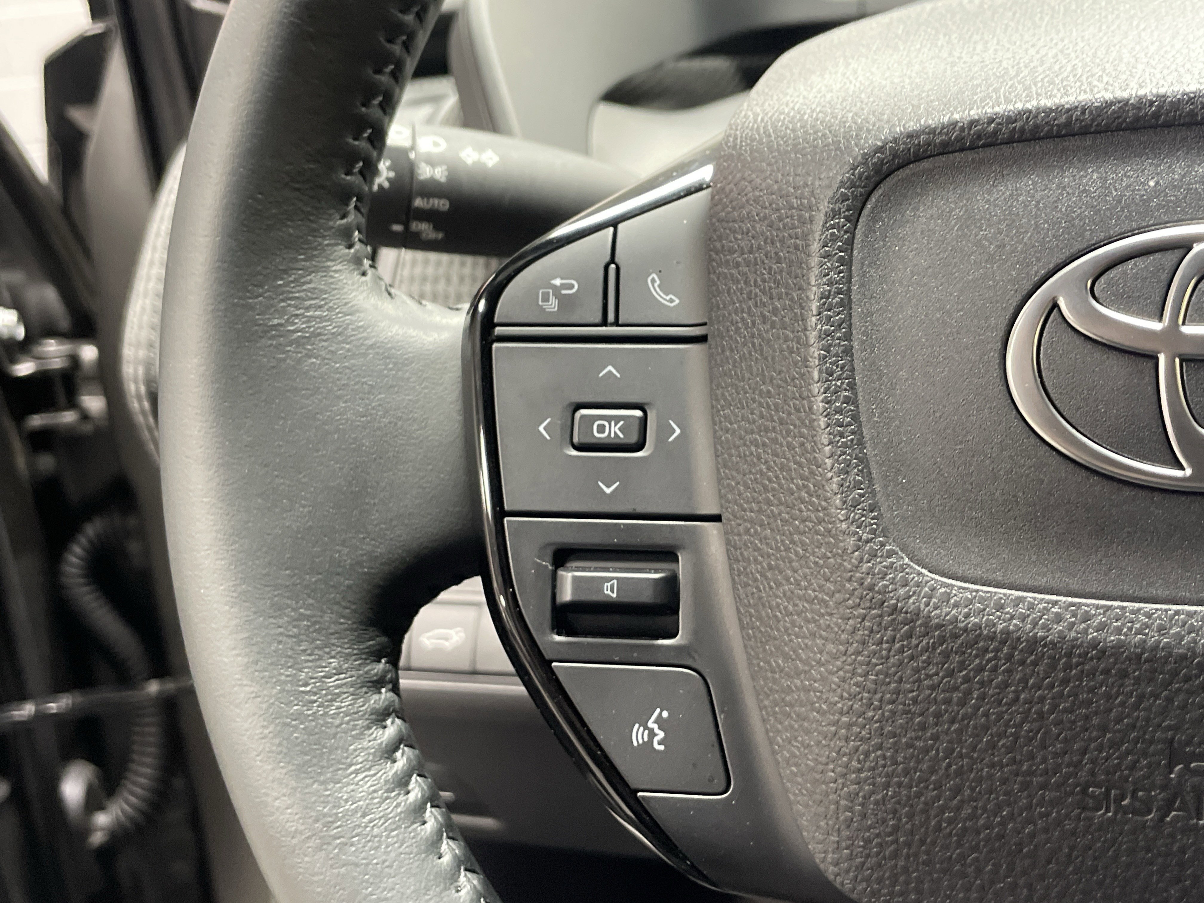 Used 2025 Toyota bZ4X FWD image 19