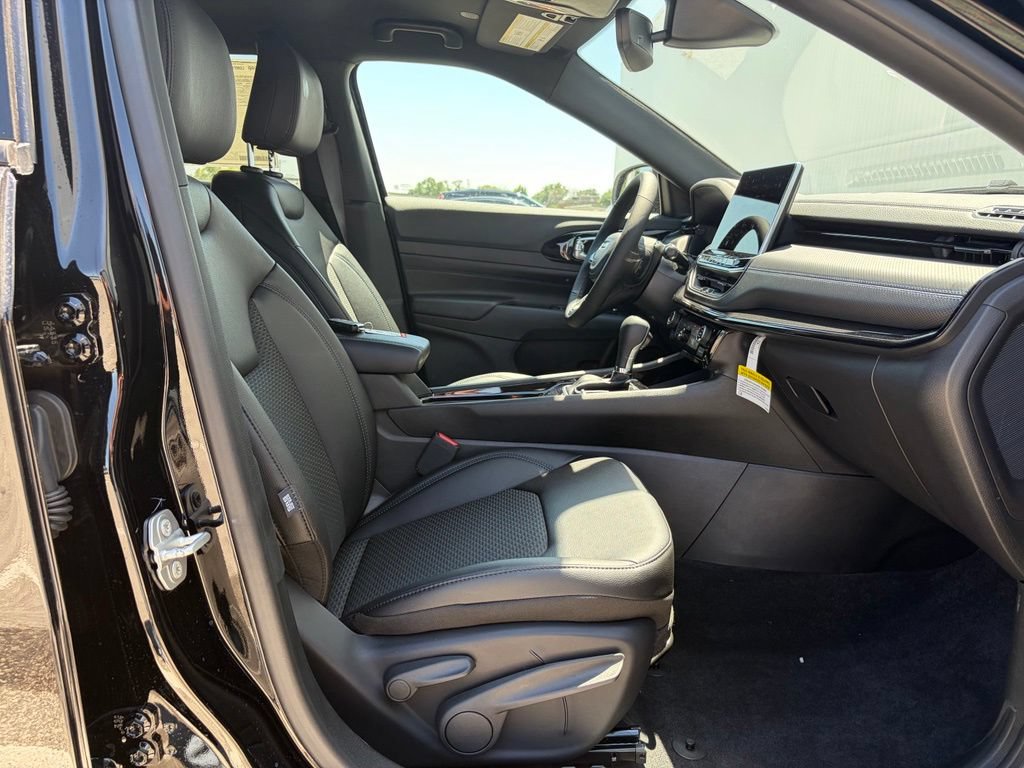 New 2026 Jeep Compass Latitude AWD/4WD image 23