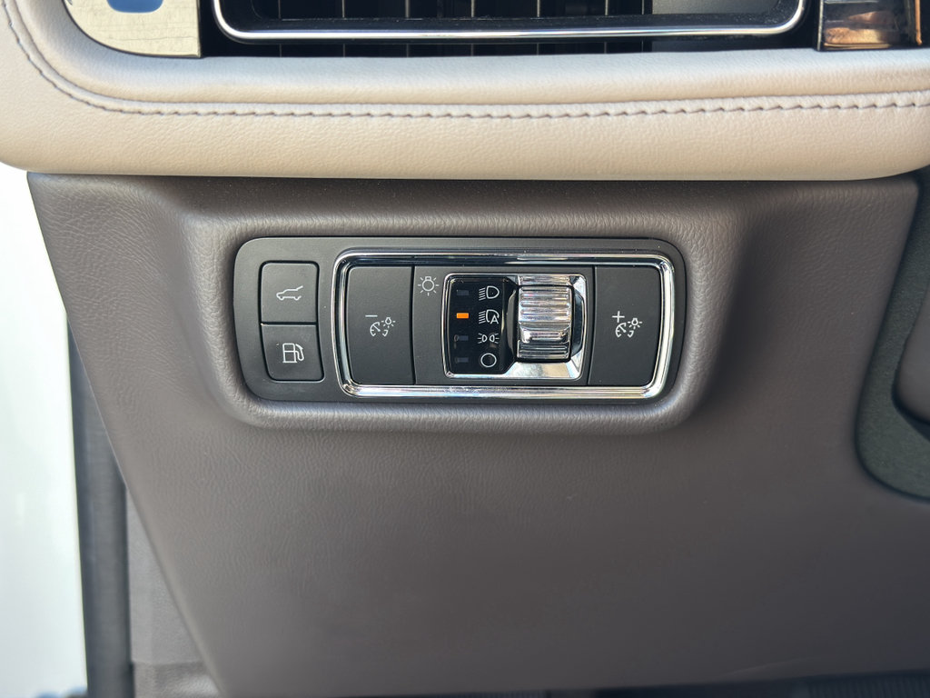 Used 2023 Lincoln Aviator Grand Touring w/ Equipment Group 301A AWD/4WD image 14