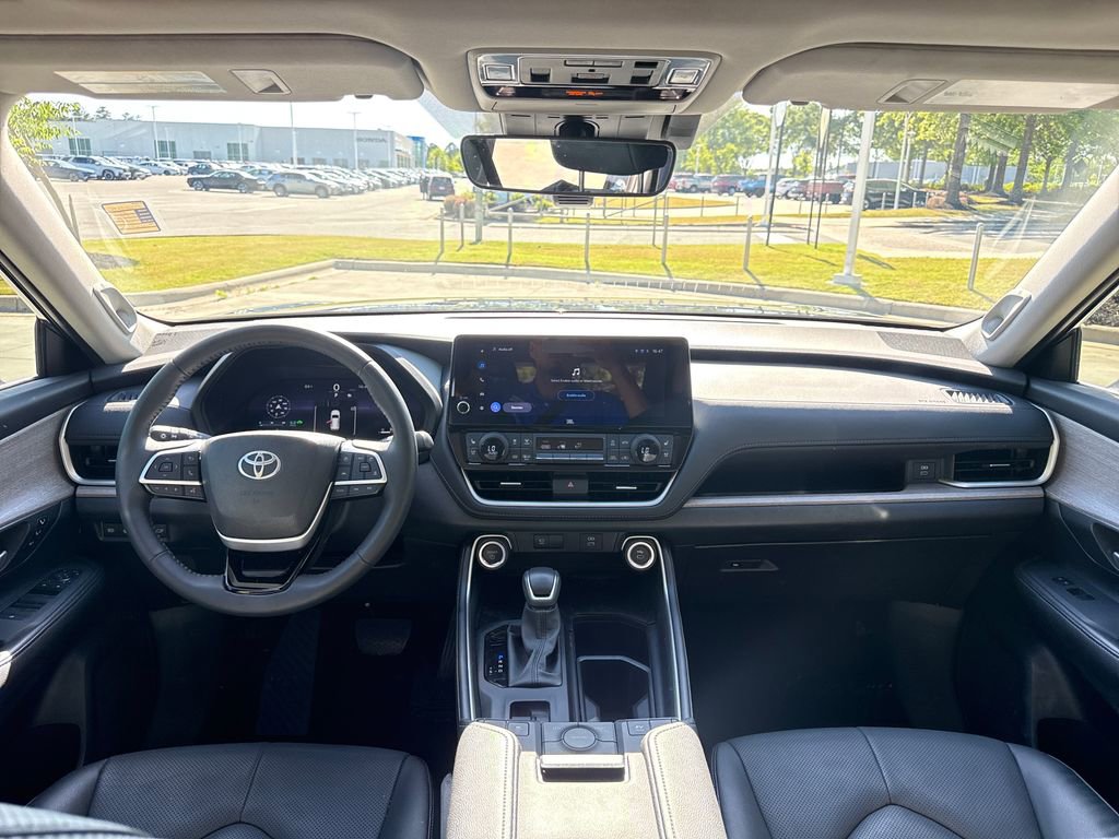 Used 2025 Toyota Grand Highlander AWD Hybrid image 17