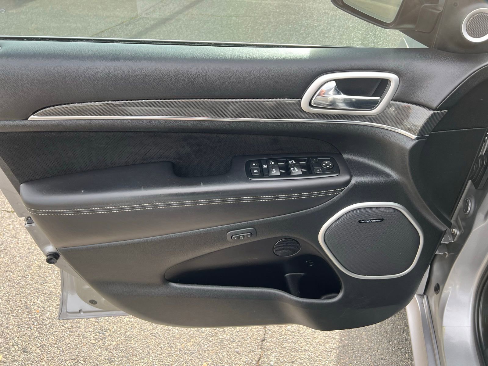 Used 2015 Jeep Grand Cherokee SRT w/ Luxury Group II image 20