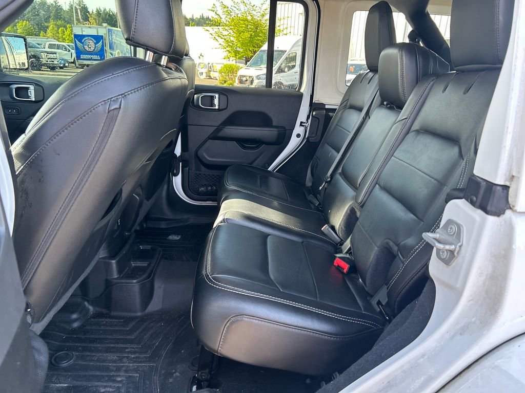 Used 2022 Jeep Wrangler Unlimited Sahara AWD/4WD image 28
